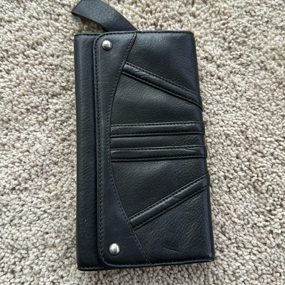 B Makowsky Black leather Wallet